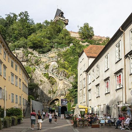 Urban Jungle Design - Historic City Center With Free Parking & Panoramic View By Hero Homes Graz Exterior photo