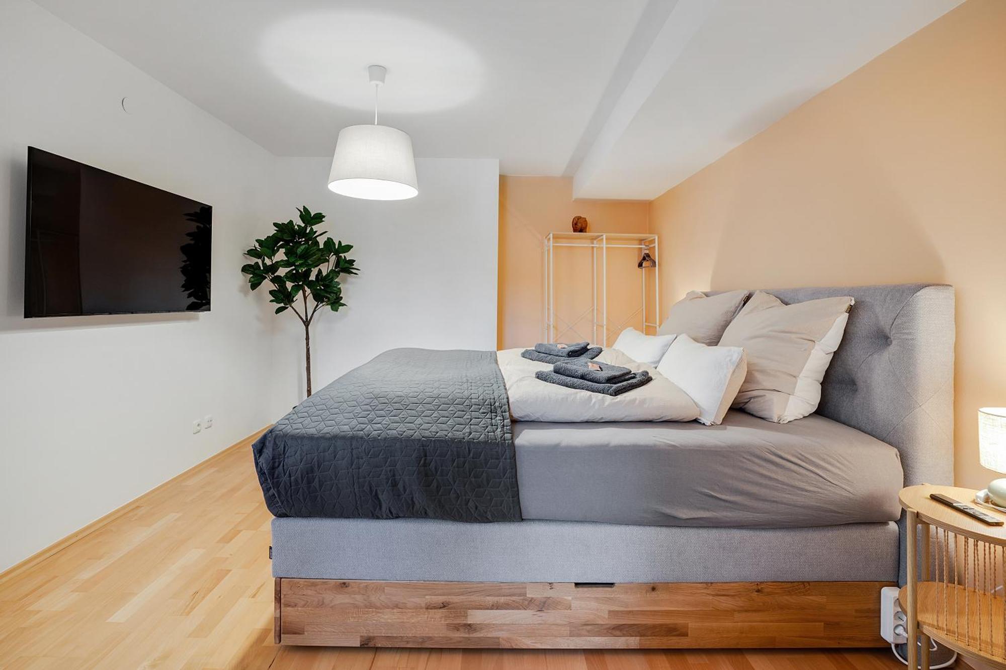 Urban Jungle Design - Historic City Center With Free Parking & Panoramic View By Hero Homes Graz Exterior photo