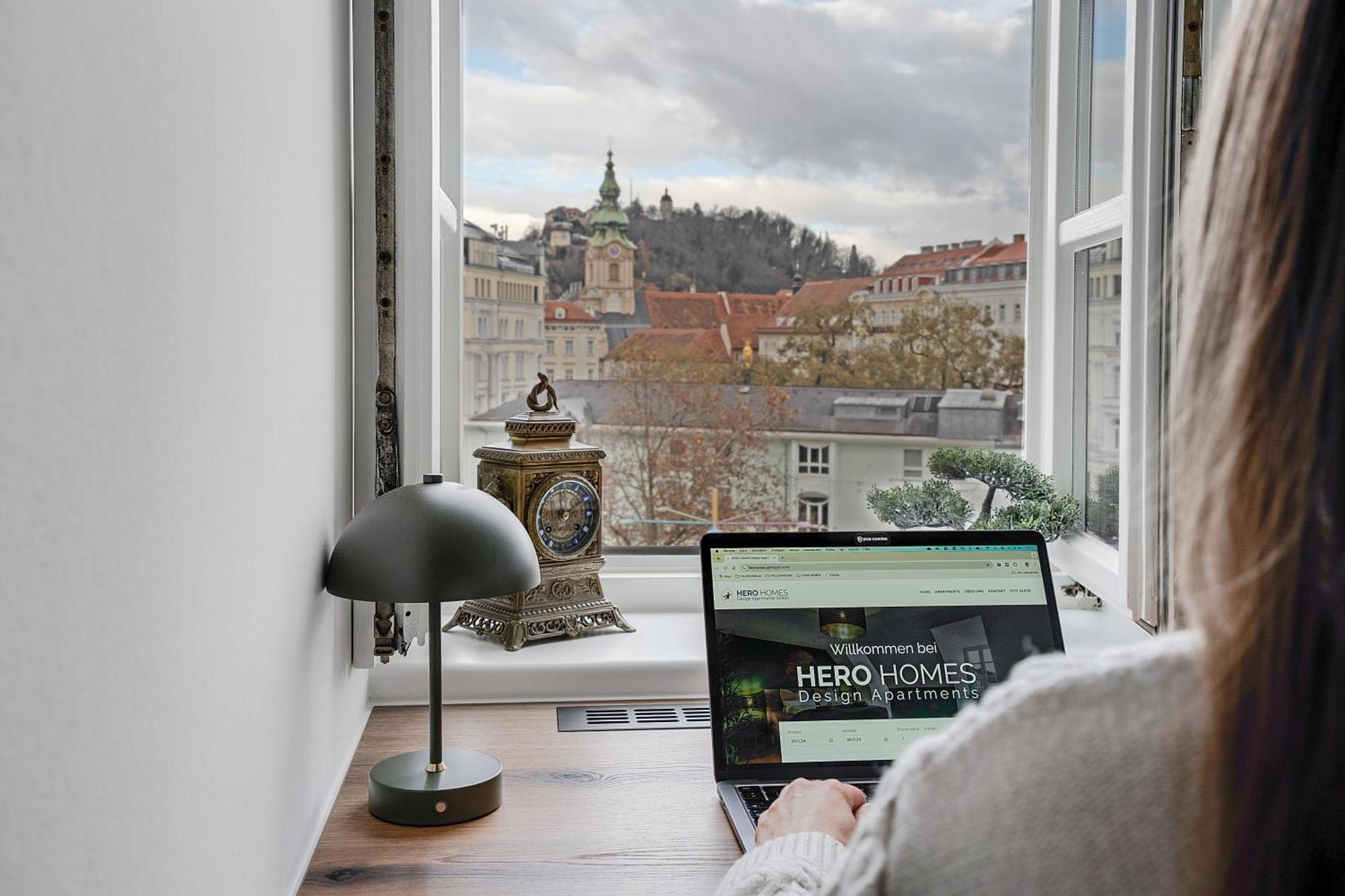 Urban Jungle Design - Historic City Center With Free Parking & Panoramic View By Hero Homes Graz Exterior photo