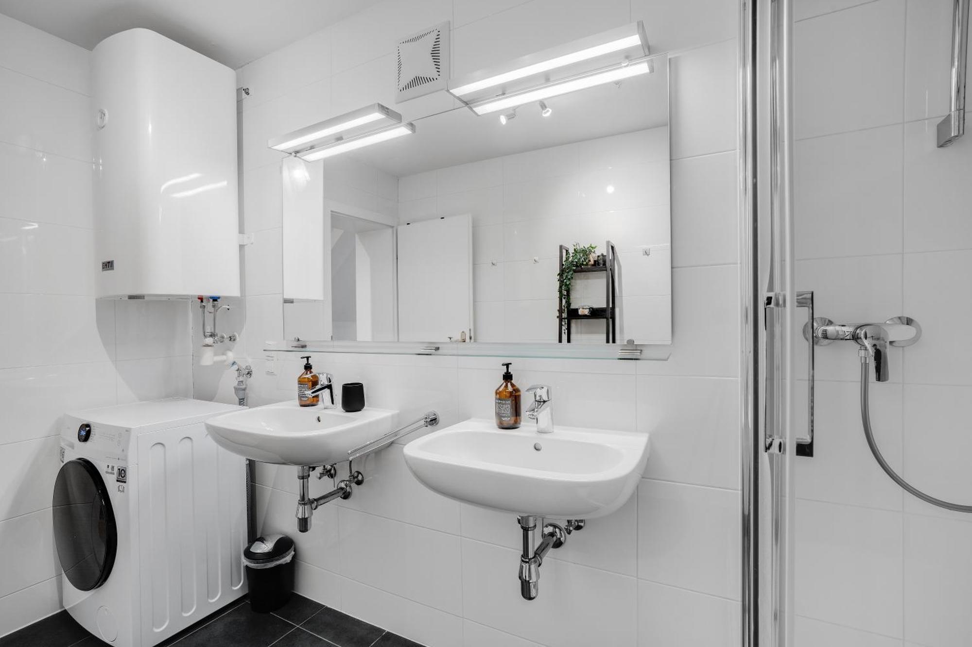 Urban Jungle Design - Historic City Center With Free Parking & Panoramic View By Hero Homes Graz Exterior photo