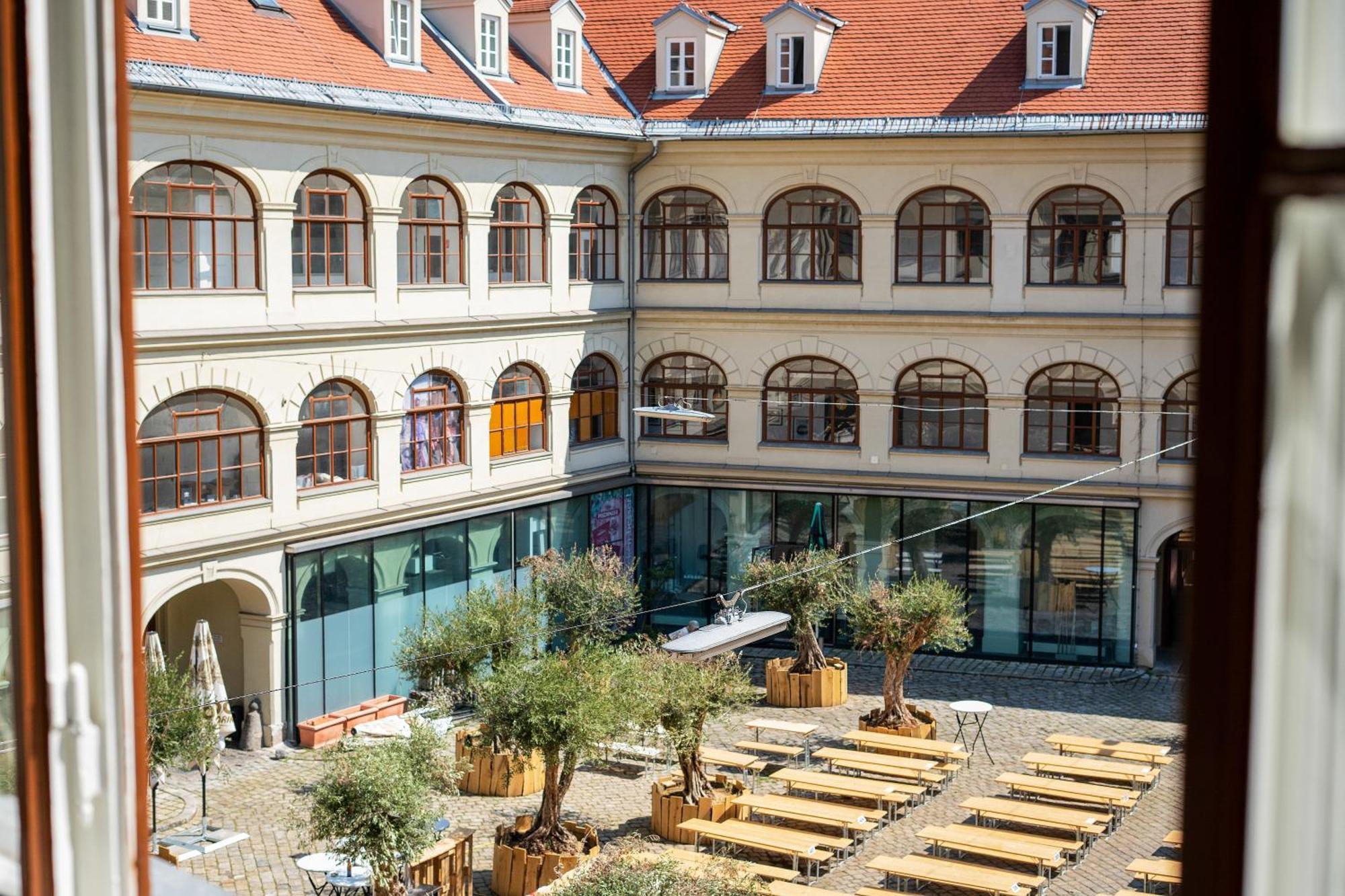 Urban Jungle Design - Historic City Center With Free Parking & Panoramic View By Hero Homes Graz Exterior photo
