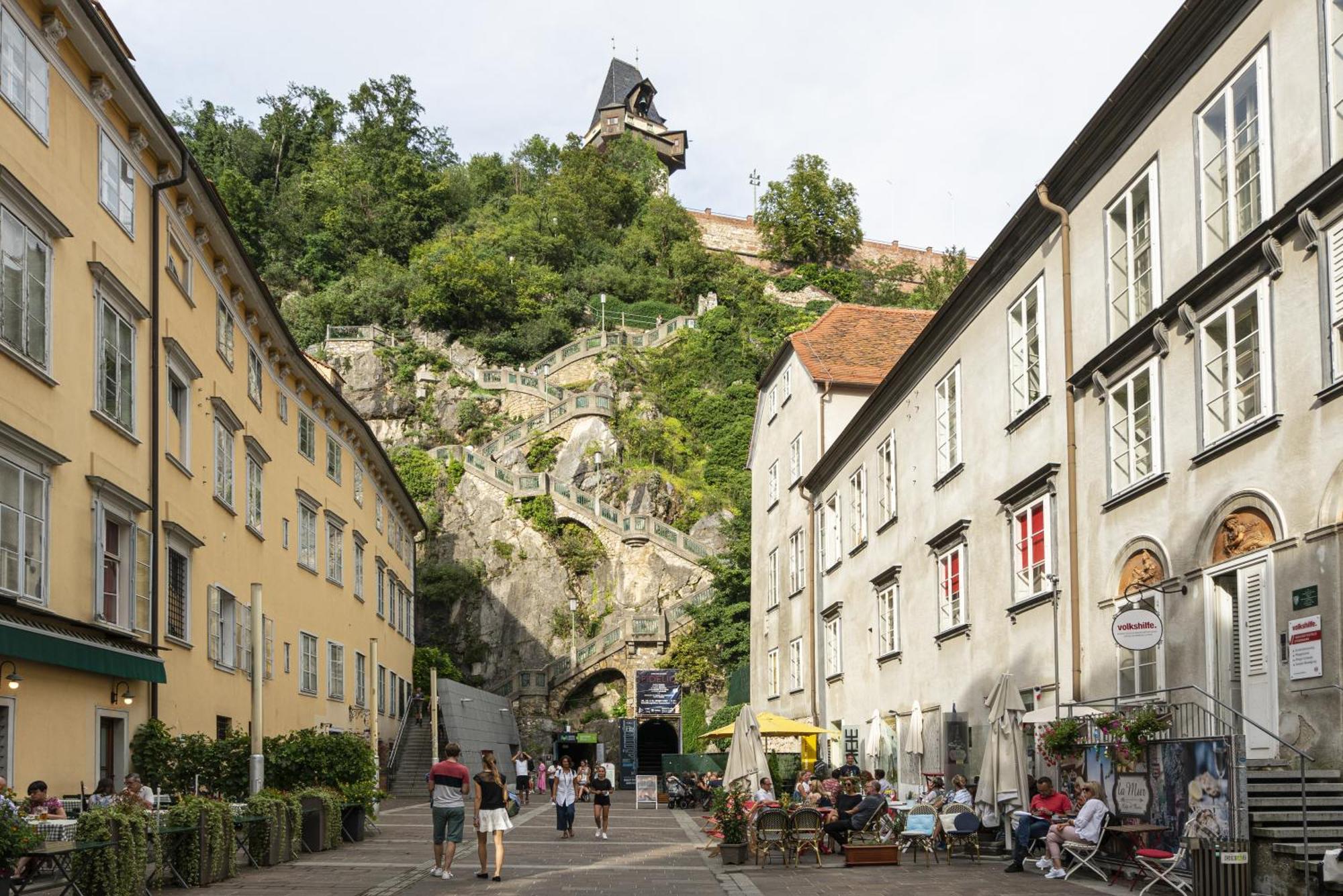 Urban Jungle Design - Historic City Center With Free Parking & Panoramic View By Hero Homes Graz Exterior photo